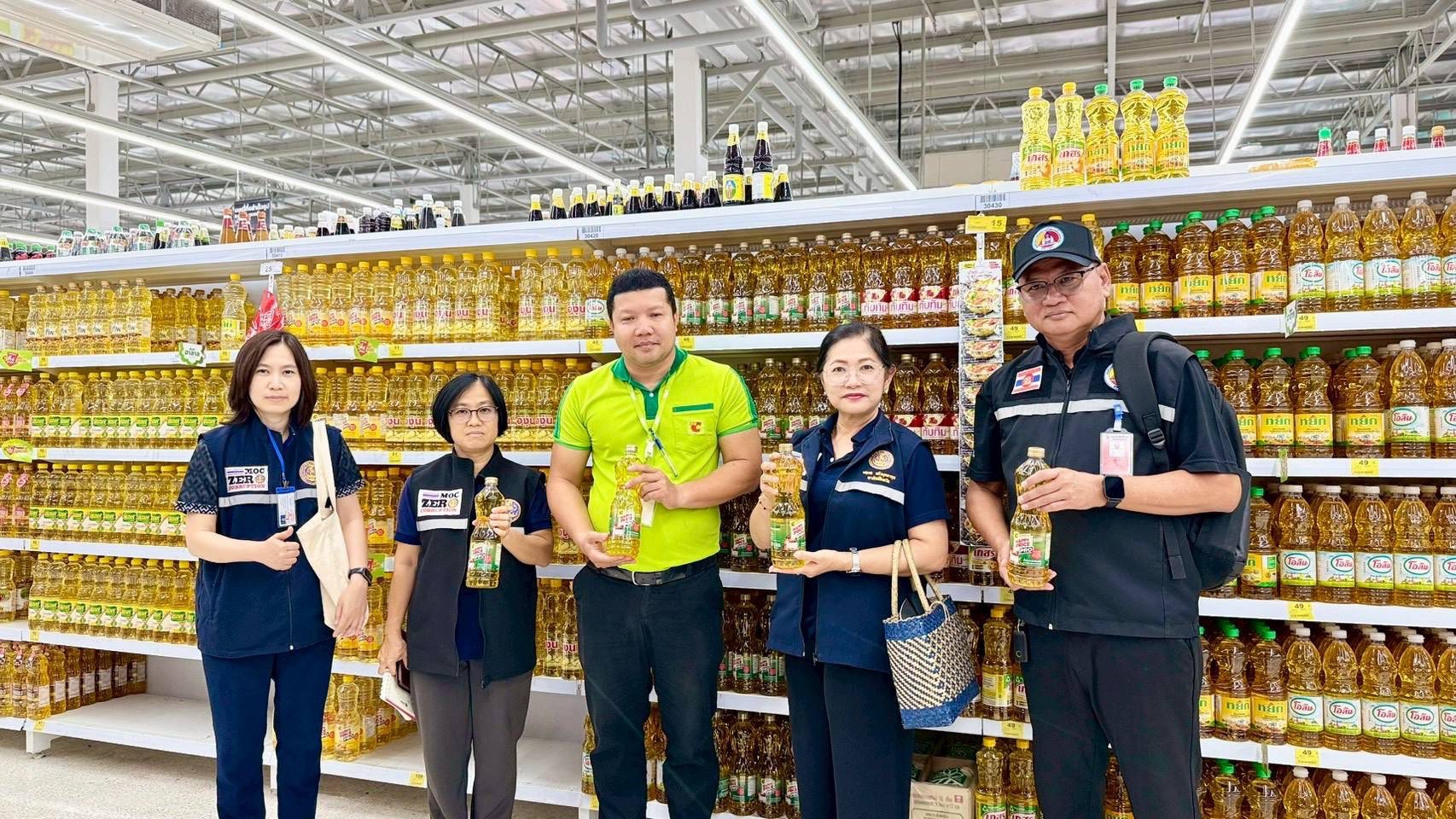 พาณิชย์นราฯ ลงพื้นที่ติดตามสถานการณ์การจำหน่ายสินค้าอุปโภคบริโภคอย่างใกล้ชิด