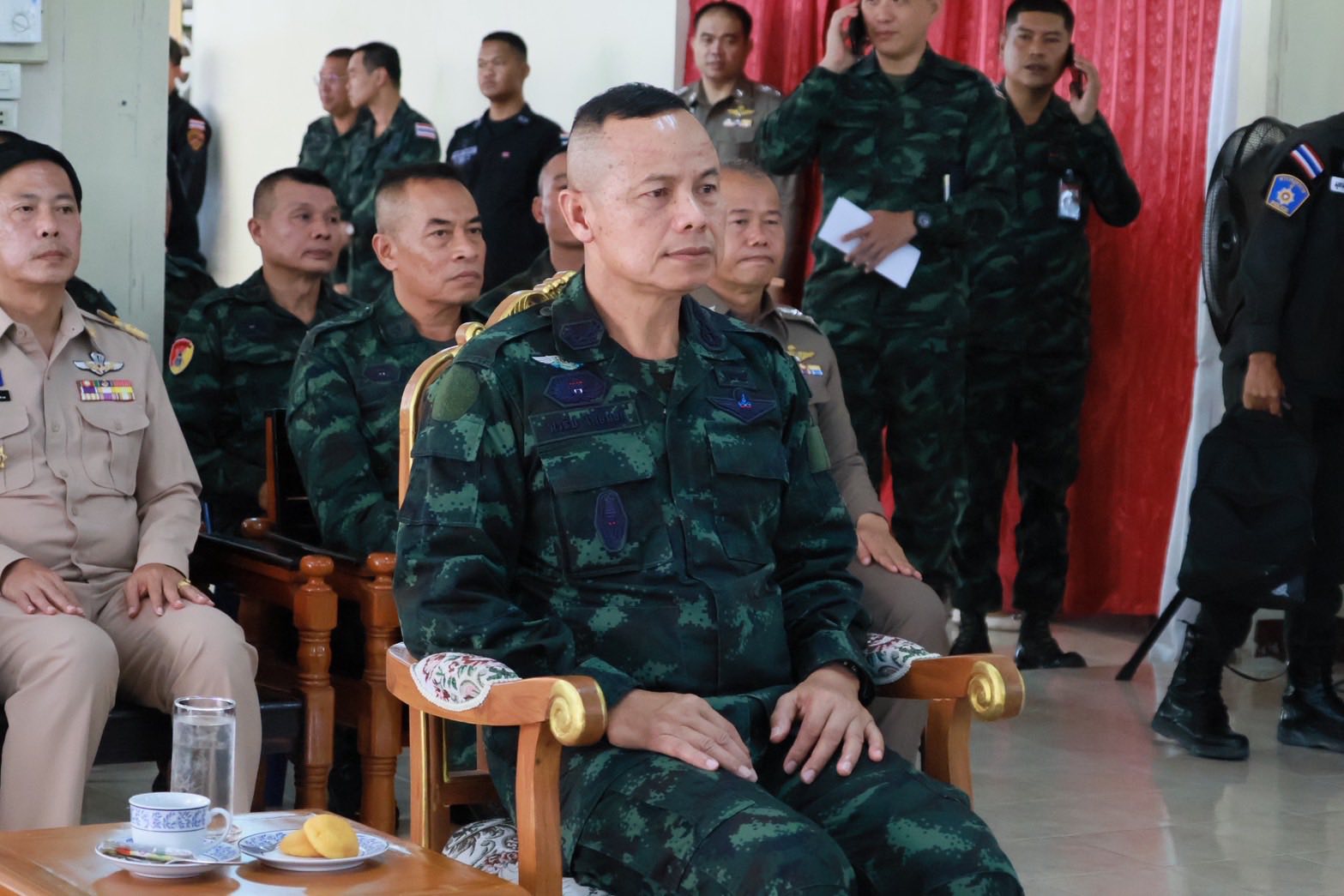 รองผู้ว่าฯ นราธิวาส ร่วมพิธีรดน้ำศพและวางพวงหรีดของผู้ว่าฯ นราธิวาส เคารพศพเจ้าหน้าที่ที่เสียชีวิตจากเหตุการณ์ความไม่สงบในพื้นที่จังหวัดนราธิวาส