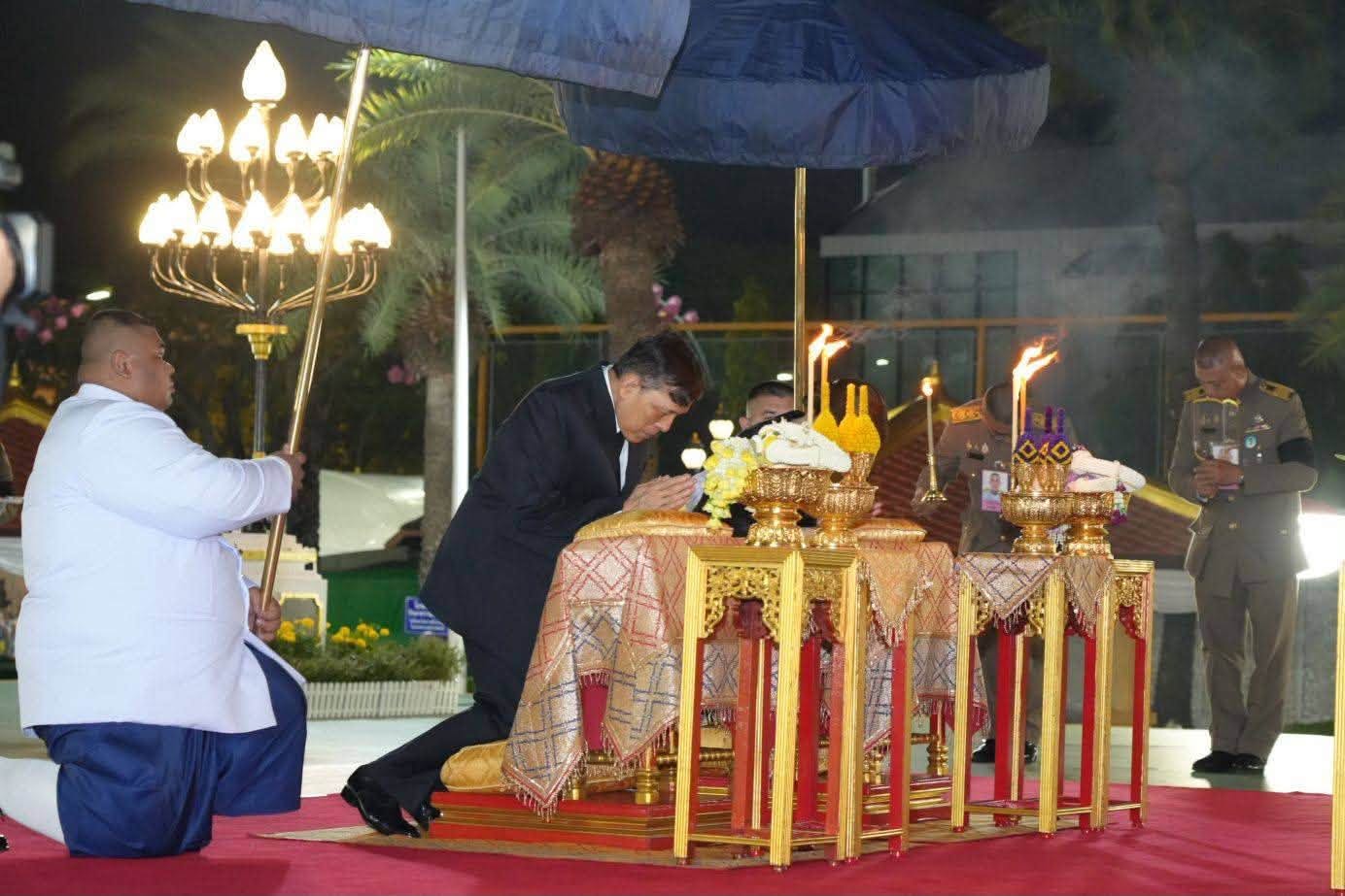 ในหลวง&ndash;พระราชินี เสด็จพระราชดำเนินไปยังพระบรมราชานุสาวรีย์พระบาทสมเด็จพระจุลจอมเกล้าเจ้าอยู่หัว จังหวัดปัตตานี 